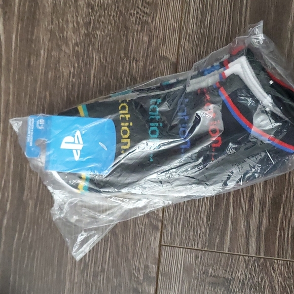 8 pairs of socks - Brand New - Super Mario, Play Station, Mega Man & Marvel - Picture 8 of 9